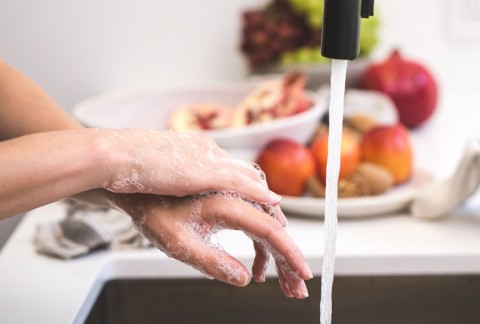 washing-hands-850x575